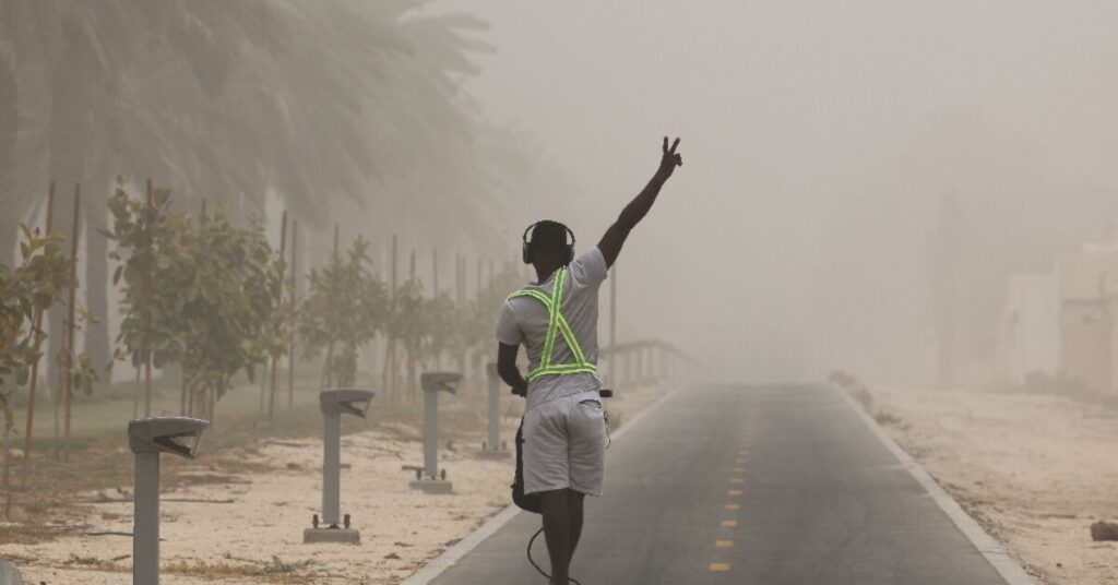How to Remove Dust and Sand from Outdoor Areas in Dubai